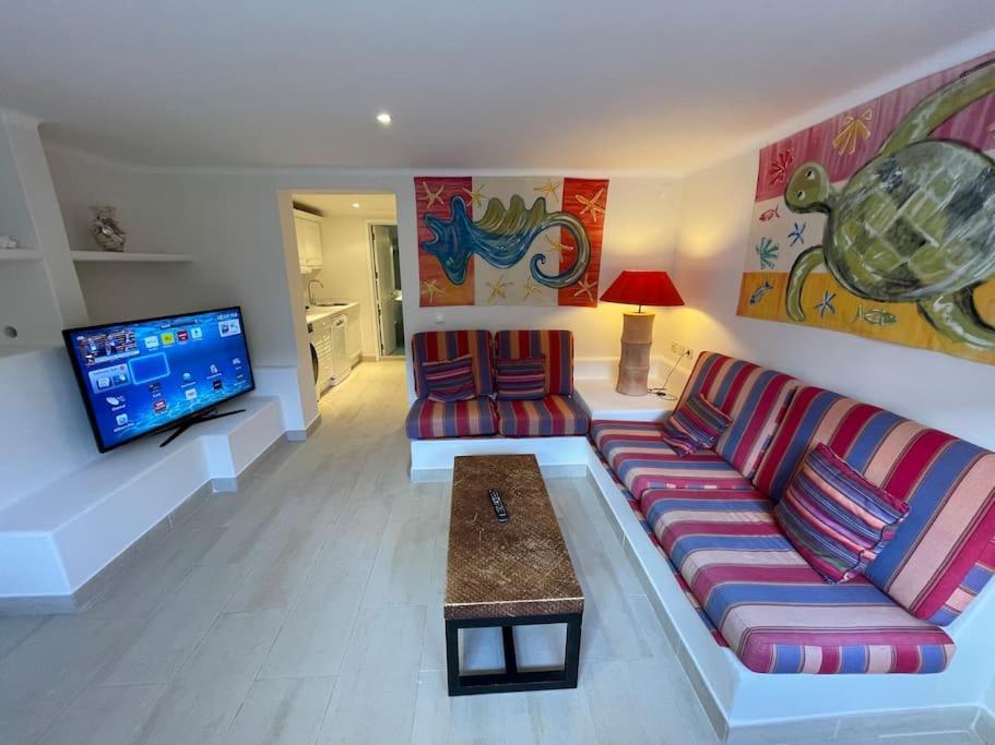 Studio With Private Swimming Pool And Garden กาชไกช์ ภายนอก รูปภาพ